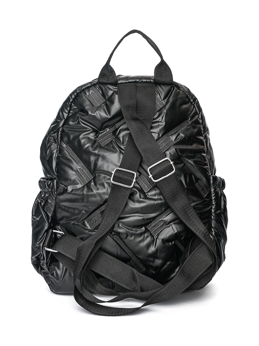 Рюкзак черного цвета с тиснением